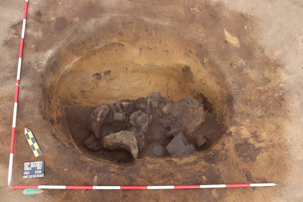 Archeologové z Archaia Brno našli v trase budoucí dálnice D55 mezi Moravským Pískem a Bzencem obrovské množství nálezů. Některé byly staré i šest tisíc let.