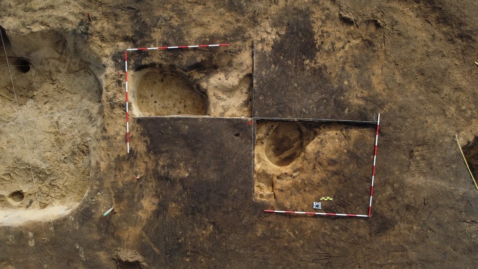 Archeologové z Archaia Brno našli v trase budoucí dálnice D55 mezi Moravským Pískem a Bzencem obrovské množství nálezů. Některé byly staré i šest tisíc let.