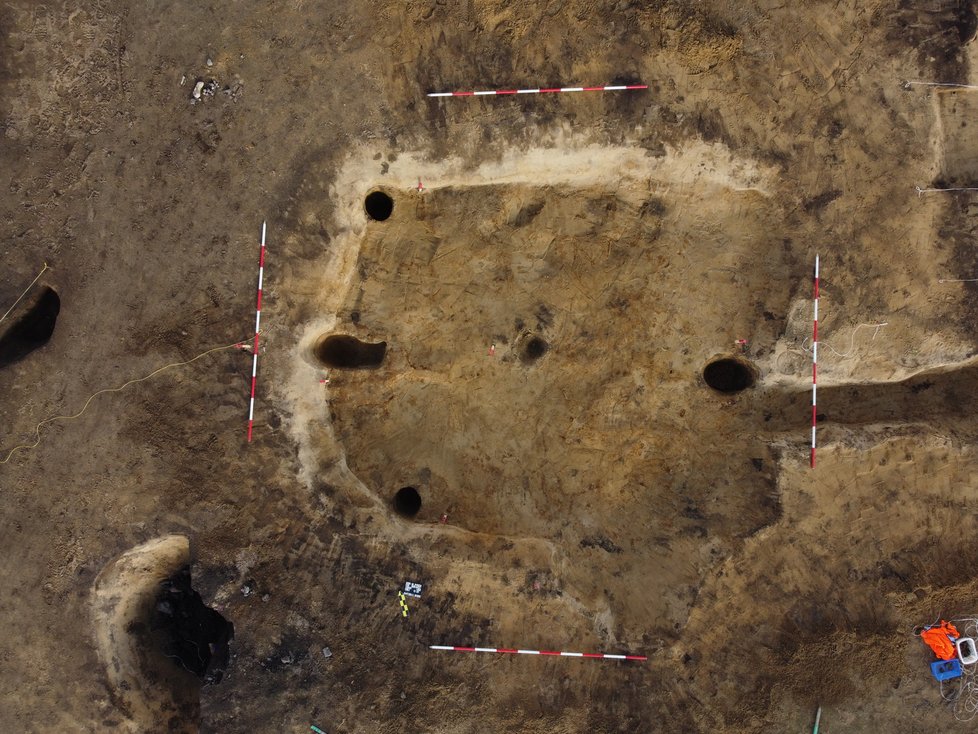 Archeologové z Archaia Brno našli v trase budoucí dálnice D55 mezi Moravským Pískem a Bzencem obrovské množství nálezů. Některé byly staré i šest tisíc let.