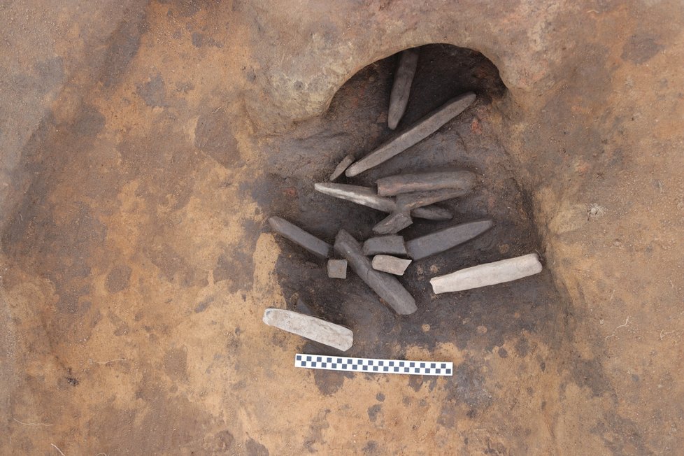 Archeologové z Archaia Brno našli v trase budoucí dálnice D55 mezi Moravským Pískem a Bzencem obrovské množství nálezů. Některé byly staré i šest tisíc let.