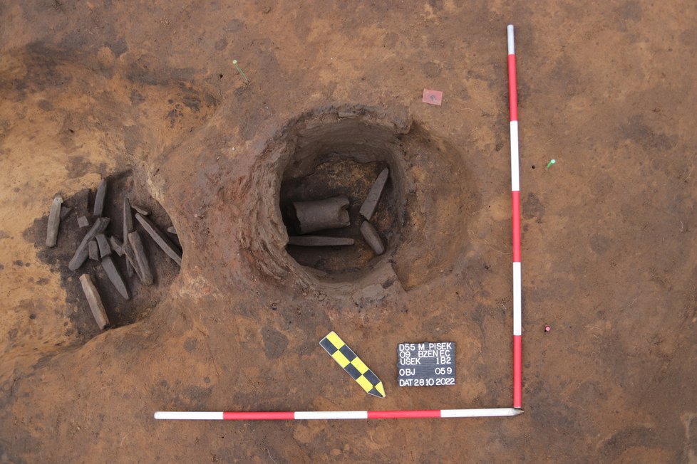 Archeologové z Archaia Brno našli v trase budoucí dálnice D55 mezi Moravským Pískem a Bzencem obrovské množství nálezů. Některé byly staré i šest tisíc let.