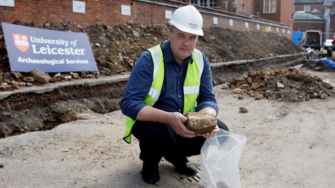 Archeolog Buckley pátrá po hrobu Richarda III.