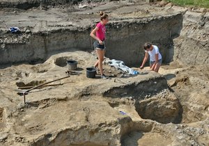 Archeologové při výzkumech mezi Nemocnicí Milosrdných bratří a Svratkou v Brně objevili úvozovou cestu.