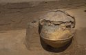 Zachovalá pohřební popelnice stará 3000 let