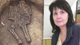 Mateřská láska u Vyškova stará 4000 let: Žena objímá v hrobě své dítě! »Fascinující, dojemné, unikátní,« říká česká archeoložka 
