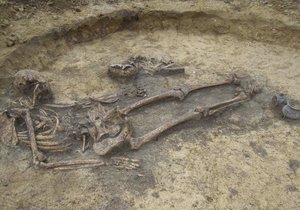 Tak vypadá pohřebiště únětické kultury. Tento hrob odkryli archeologové ve Šlapanicích před dvěma lety.
