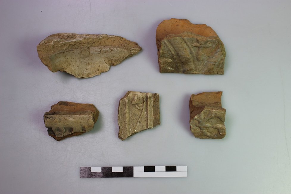 Většina střepů nalezených v Novém Jičíně pochází z 15. a 16. století.