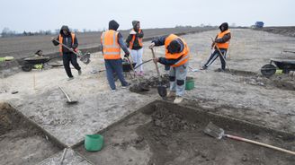 Překvapivý archeologický nález: Dlouhé neolitické domy i obydlí Keltů zbrzdí výstavbu obchvatu Chrudimi