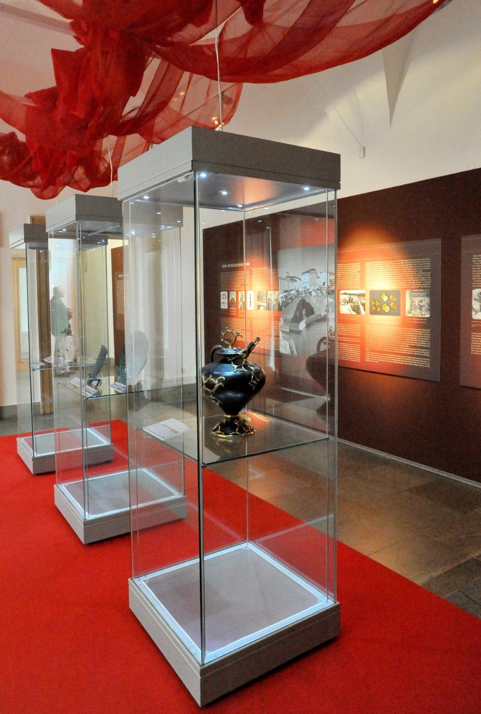 Moravské zemské muzeum v Brně představilo 10. října novou expozici, na níž vystavilo nejcennější sbírkové předměty archeologického ústavu.