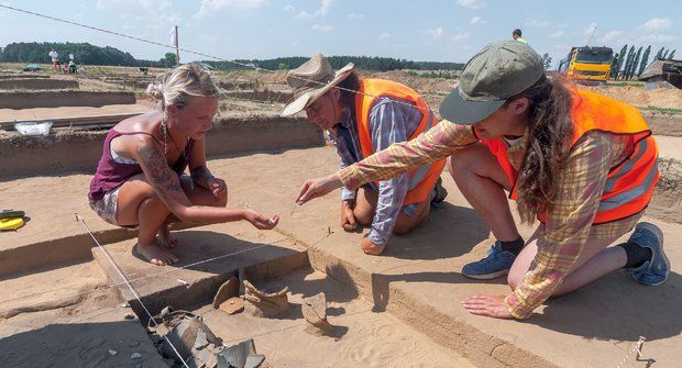 Záchranná archeologie: Poklady na silnici D35
