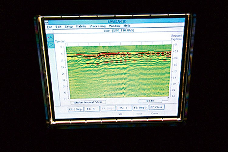 Georadar zobrazuje objekty pod úrovní země do hloubky několika metrů