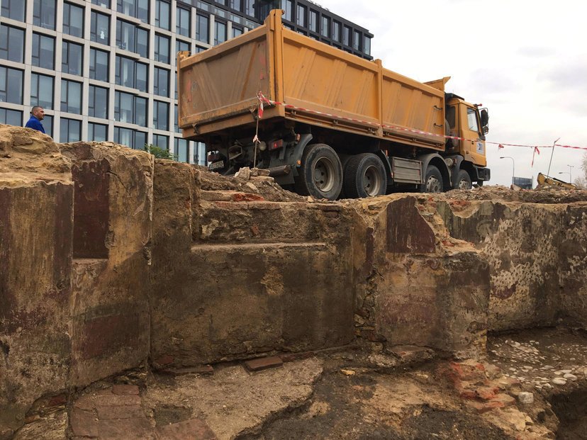 V ulici Na Florenci probíhá největší archeologický průzkum poslední doby.