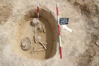 Vzácný nález archeologů v Holubicích: Lidé tu žijí už čtyři tisíce let, našli hroby z pravěku