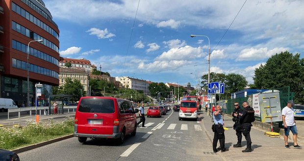 Archeologové při průzkumu na stavbě v ulici Nové Sady v centru Brna našli leteckou pumu z druhé světové války. (2. června 2022)