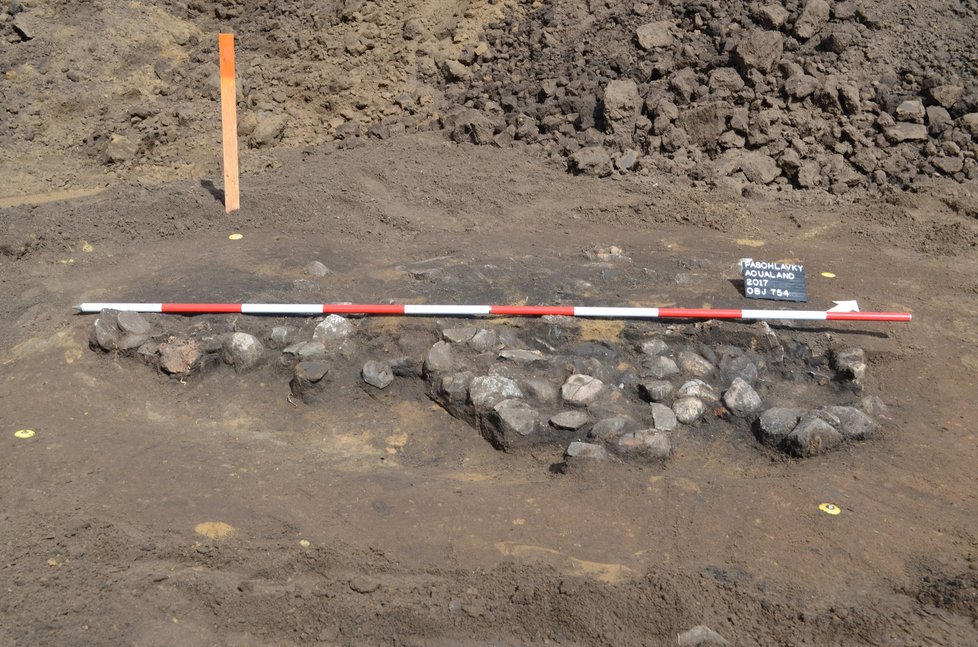 Archeologové dokončili tříměsíční průzkum poblíž Aqualandu Moravia v Pasohlávkách, kde našli stopy po pravěkém i starověkém osídlení oblasti.