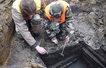 Unikátní objev českých archeologů: Našli sedm tisíc let starou studnu!