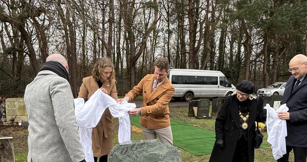 En Brno y su región se reparó la tumba abandonada del famoso arquitecto de Brno, Ernst Wisner, en Liverpool. En Brno y su región se reparó la tumba abandonada del famoso arquitecto de Brno, Ernst Wisner, en Liverpool.