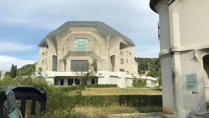 Goetheanum ve švýcarském Dornachu, mistrovské dílo expresionistické architektury