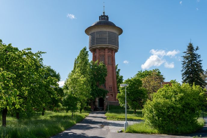 Pankrácká trasa začíná u Vršovické vodárny. Tuto věž od architekta Jana Kotěry najdete kousek za Budějovickou směrem k Pankráci.