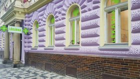 Pro barevné fasády historických domů nemusíte ani vyjet z Prahy.