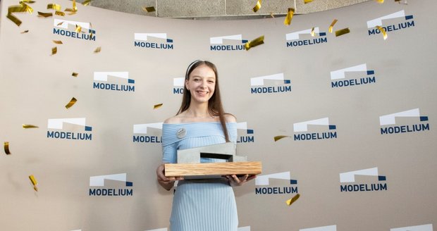 Natálie Molinová (16) ze SPŠS Havířov postavila vítězný mrakodrap. Připomíná soustavu pláství.