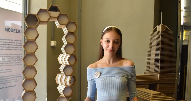 Natálie (16) navrhla mrakodrap jako včelí plástve: Vyhrála!