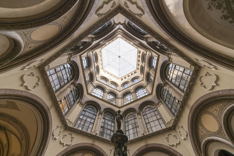 Fotograf zachycuje půvab symetrie budov ve Vídni
