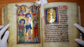 Plzeň se chlubí historickými skvosty, má pět nových archivních kulturních památek. Na snímku Osecký žalář, kniha z druhé poloviny 13. století.