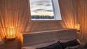 Útulná skandinávská atmosféra: interiér pokojů je minimalistický.