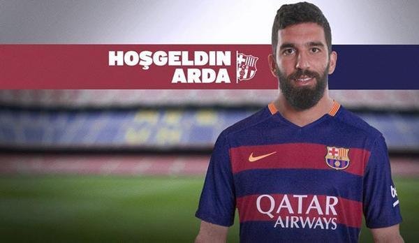 Arda Turan přestoupil do Barcelony, hrát soutěžní zápasy bude ale moci až od ledna