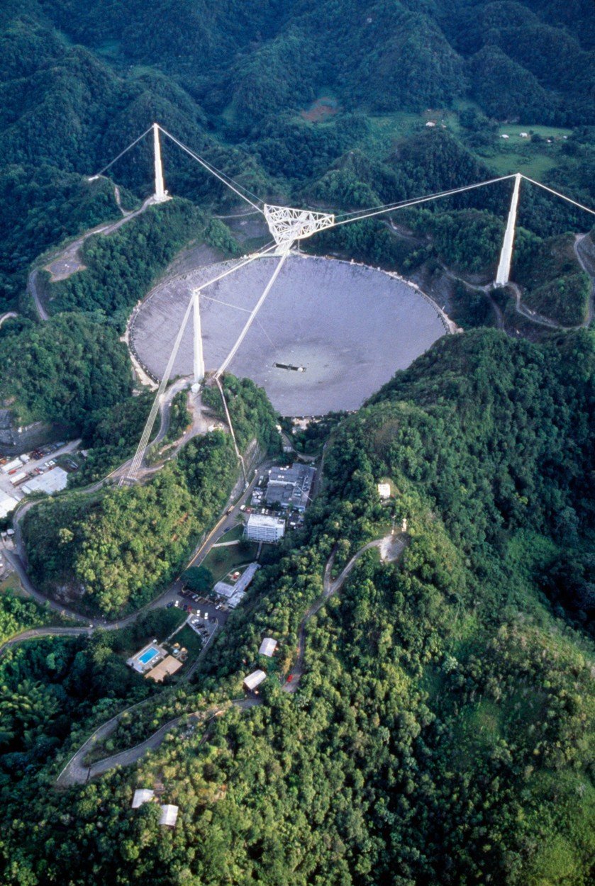 Největší radioteleskop Arecibo v Puerto Rico