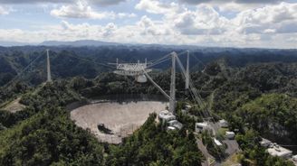 Ikonickou observatoř Arecibo na Portoriku, která hledá mimozemský život, čeká demolice