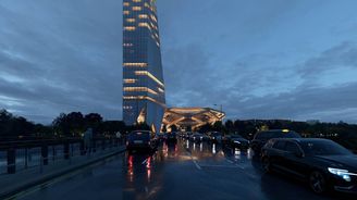 Čeští architekti navrhli obří arénu v Londýně. Má pojmout až 25 tisíc lidí Čeští architekti navrhli obří arénu v Londýně. Má pojmout až 25 tisíc lidí