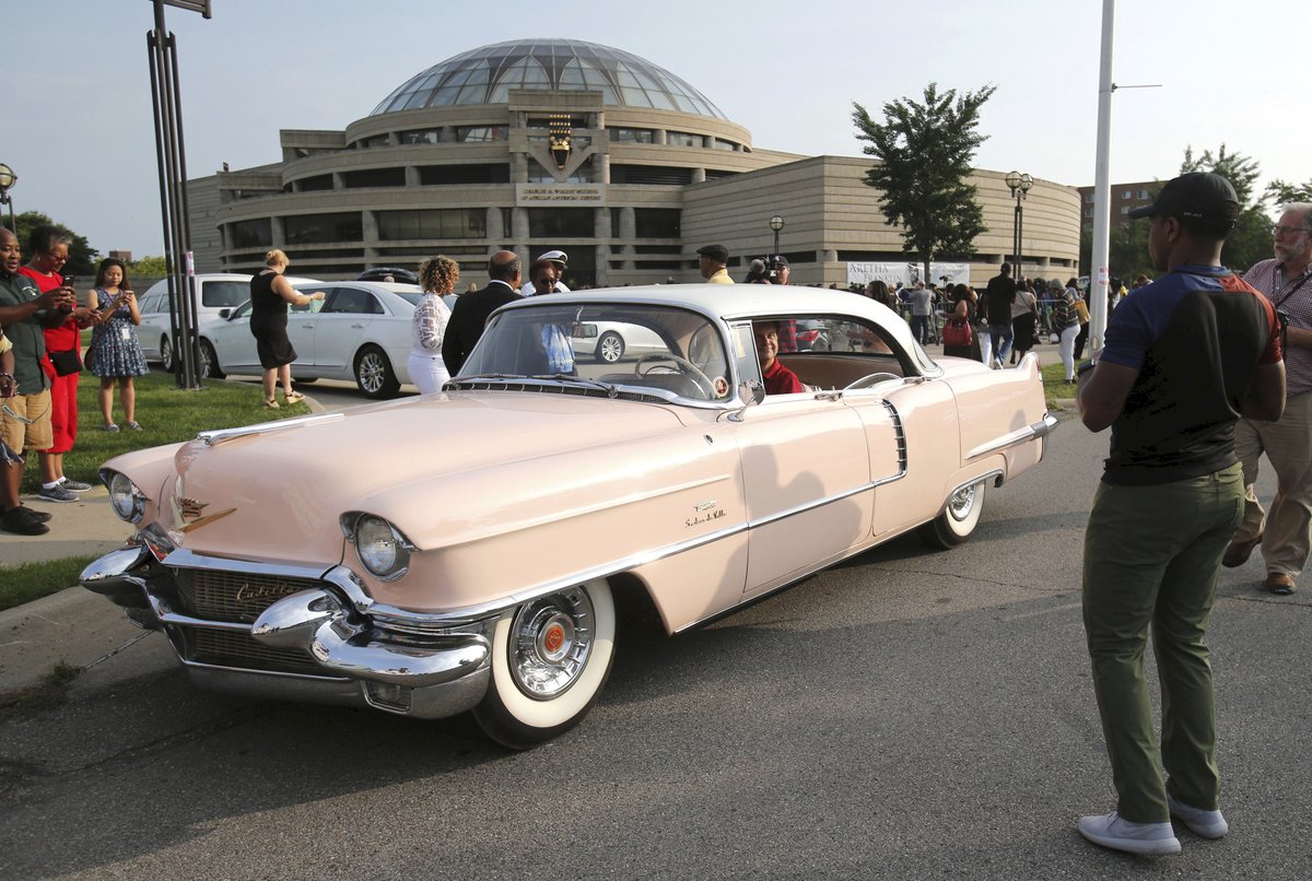 Starý Cadillac na pohřbu nesměl chybět