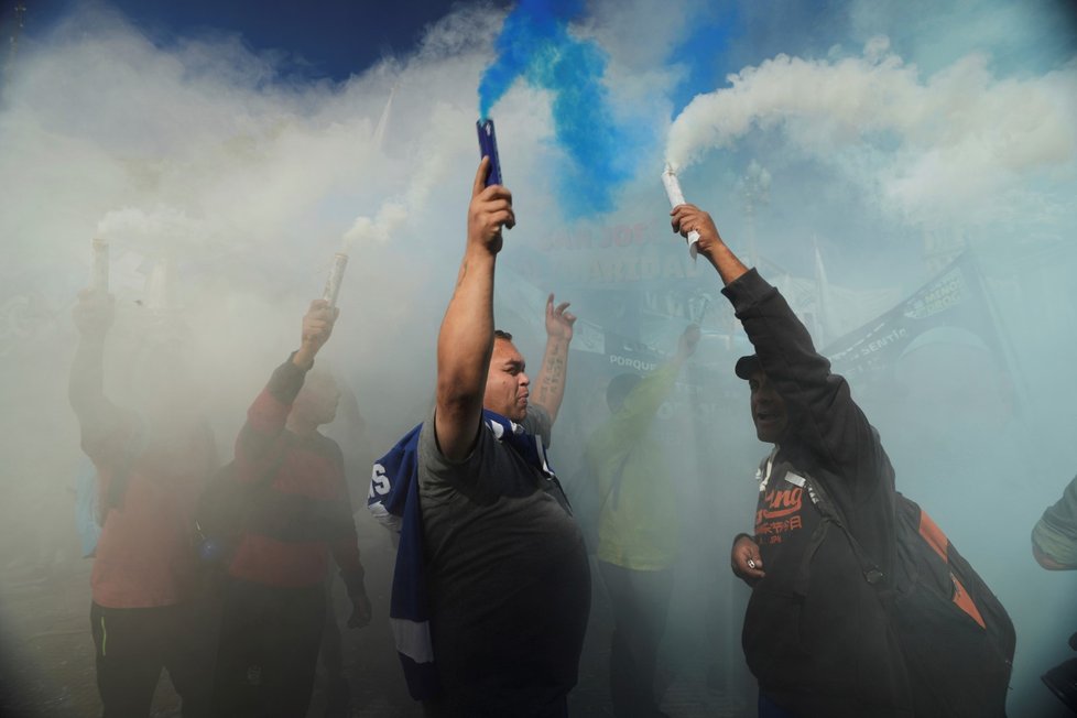 Buenos Aires: Argentinci spíš vzdávají svému krajanovi-papeži bujarý hold, než že by truchlili (26. 4. 2025). Buenos Aires: Argentinci spíš vzdávají svému krajanovi-papeži bujarý hold, než že by truchlili (26. 4. 2025).