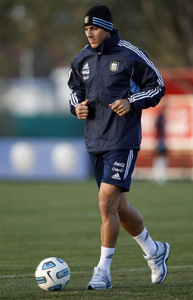 Nicolas Burdisso na tréninku reprezentace Argentiny. Nicolas Burdisso na tréninku reprezentace Argentiny.