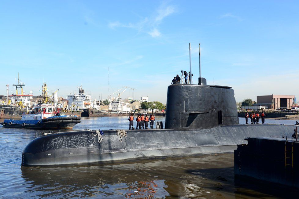 Armádní ponorka San Juan v červnu 2014 při odplutí z přístavu v Buenos Aires, hlavním městě Argentiny