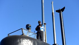 Armádní ponorka San Juan v červnu 2014 při odplutí z přístavu v Buenos Aires, hlavním městě Argentiny.