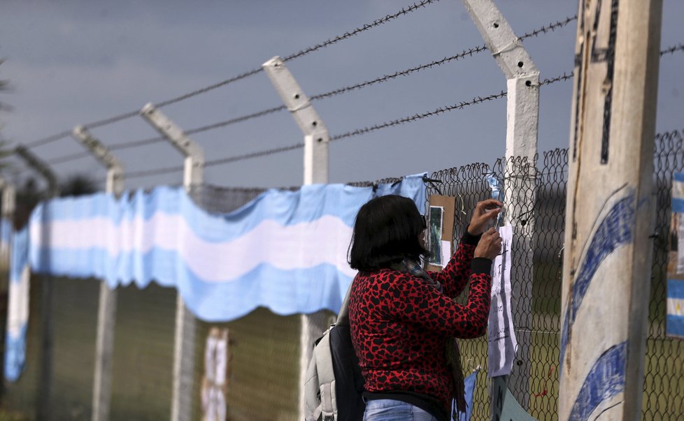 Pátrání po pohřešované argentinské ponorce pokračuje.