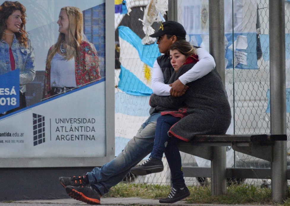 Příbuzní posádky z ponorky ARA San Juan se nechtějí vzdát naděje.