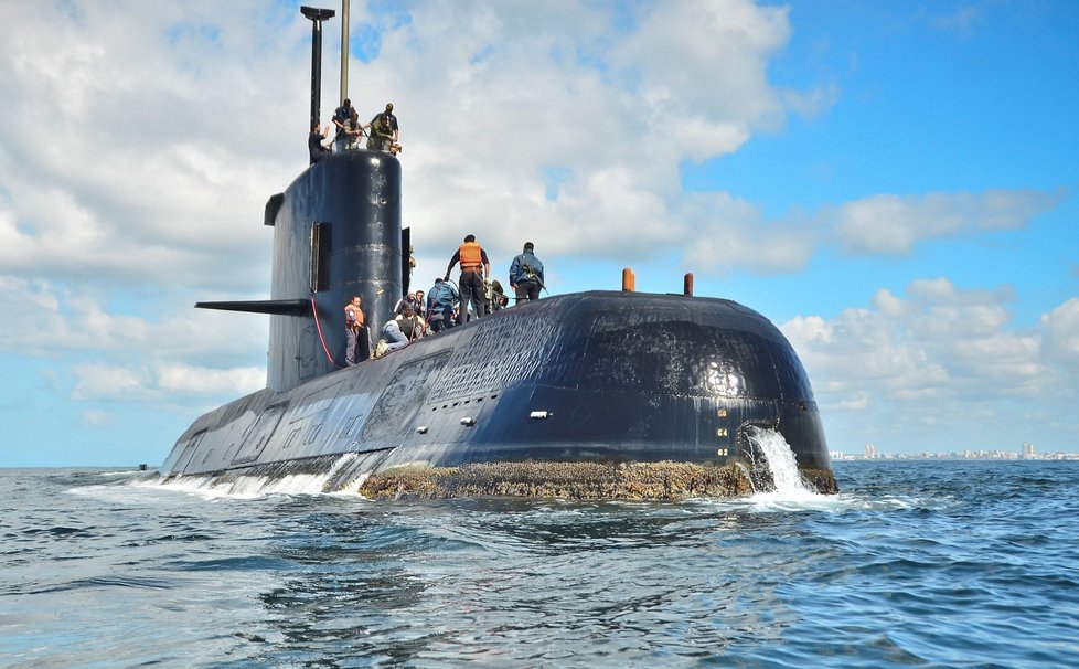 Argentinská ponorka San Juan, kterou nalezli o víkendu po ročním pátrání v jižním Atlantiku asi 500 kilometrů od jihovýchodního pobřeží Argentiny, zřejmě zůstane na mořském dně.