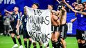 Postoj argentinských fotbalistů vyvolal na mistrovství světa skandál. Postoj argentinských fotbalistů vyvolal na mistrovství světa skandál.