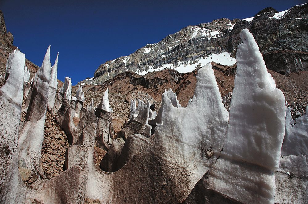 Ledové žiletky tvoří pod Aconcaguou celá bludiště