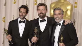 Filmem roku se stal snímek režiséra Bena Afflecka (uprostřed) Argo