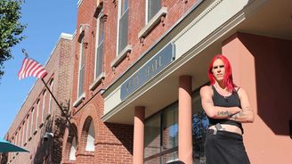 F*ck the police, hlásala. Nyní transgender satanistka získala republikánskou nominaci na šerifa