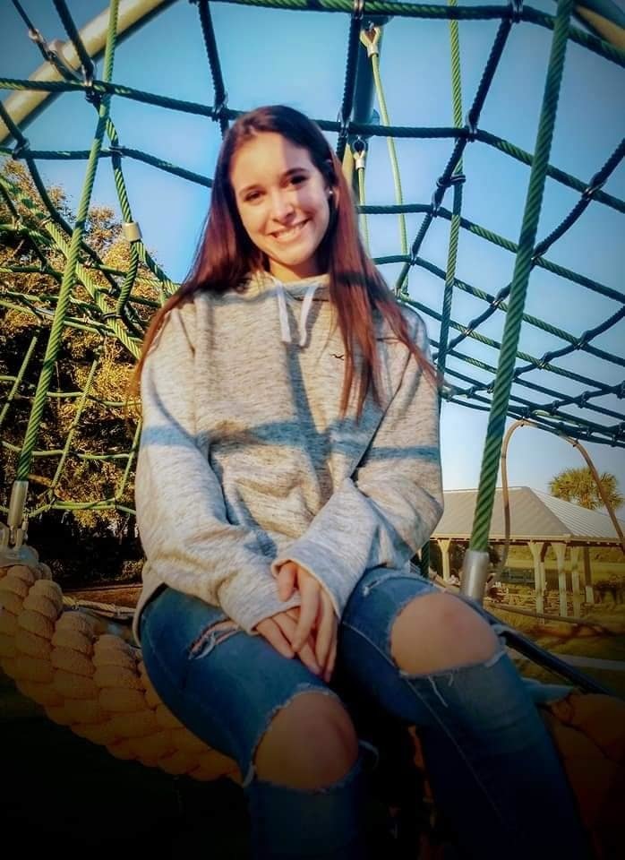 Ariana (†17) trpěla bolestmi hlavy, lékaři si mysleli, že je to nachlazení! Studentka zemřela na mononukleózu.