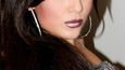 Afghánská zpěvačka Arjana Sajídová si někdy hraje na americkou celebritu Kim Kardashian. 