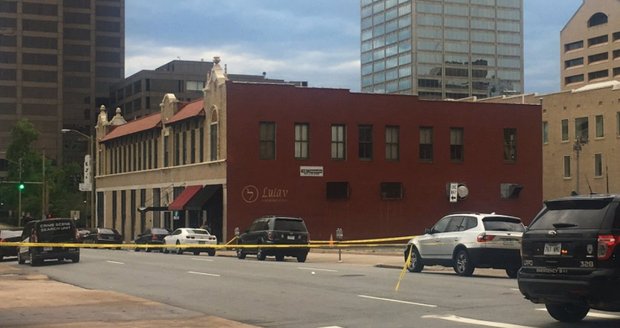 V nočním klubu v Arkansasu se střílelo: Nejméně 25 lidí je zraněných