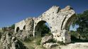 Pozůstatky slavného římského akvaduktu poblíž francouzského města Arles
