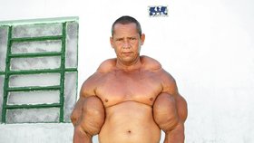Brazilec nemůže zvedat těžké váhy, protože by mu praskla výplň svalů.